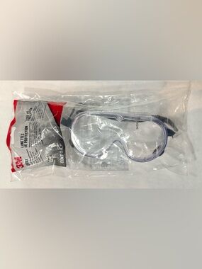 3M Chemical Splash Impact Plastic Anti-Fog Safety Goggles NWT